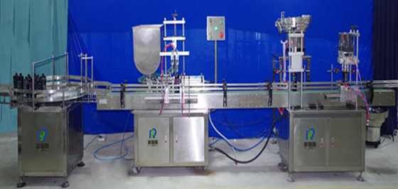 AC220V automatizou a máquina do enchimento da garrafa com precisão alta para o líquido